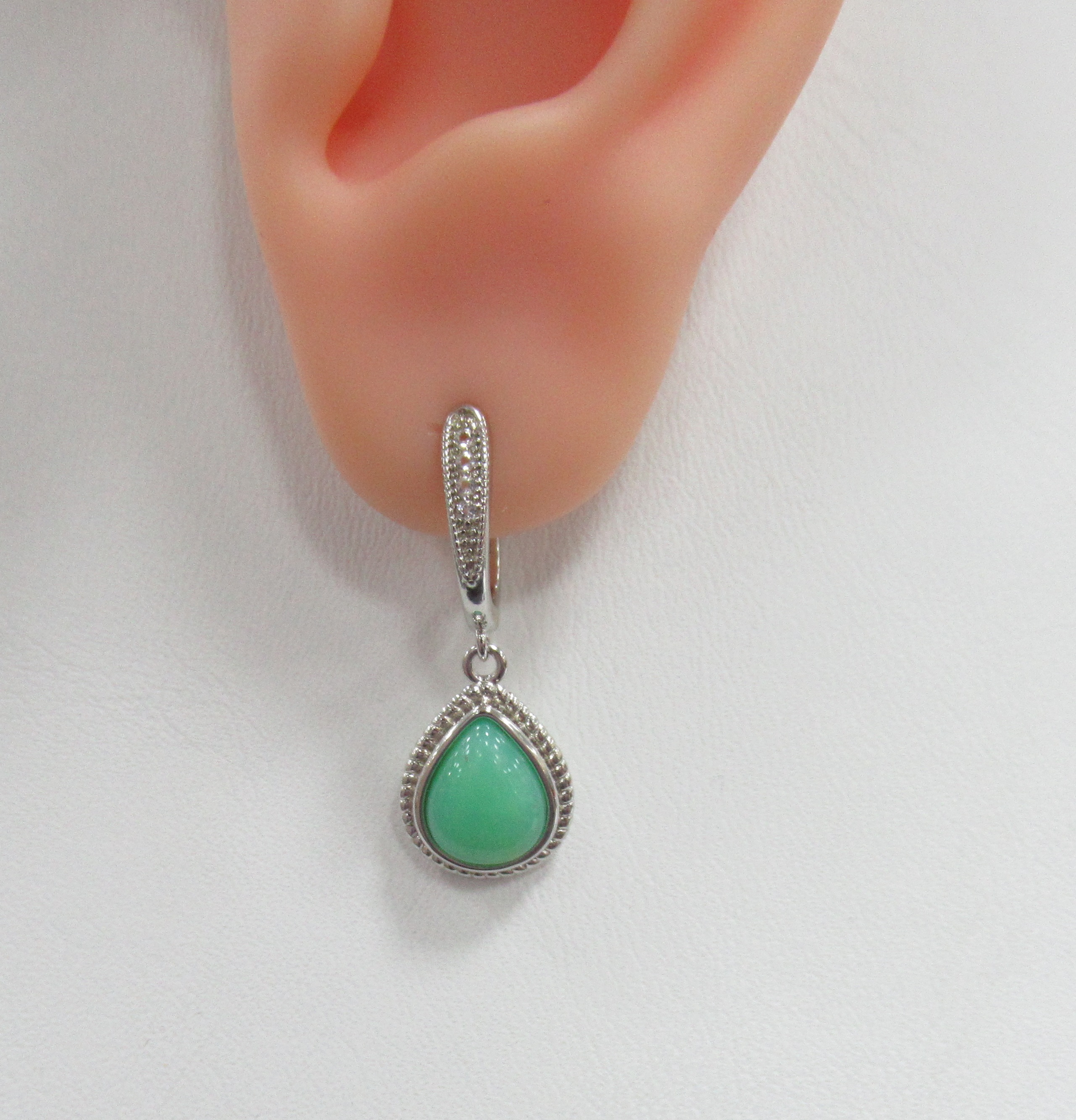 Серебряные серьги с зелеными халцедонами